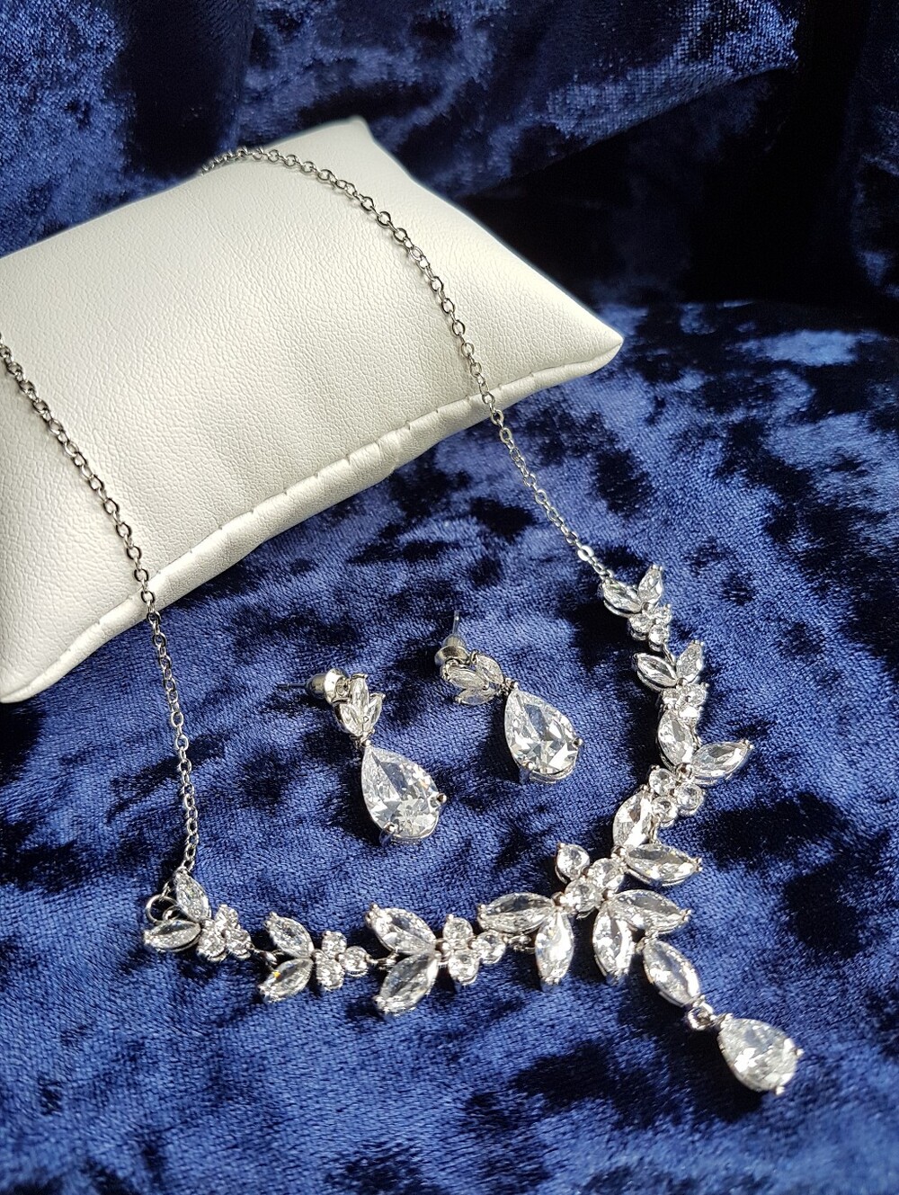 Swarovski Elements Platinum Marquis Teardrop Leaf Chain Necklace & Earrings SET - Picture 2 of 14